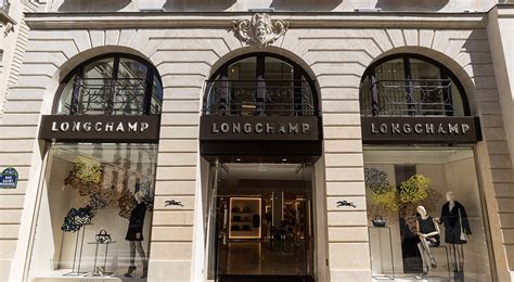 longchamp luggage retailers near me.